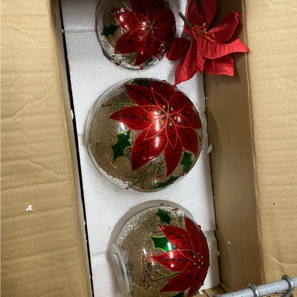 Illuminated Poinsettia Glass Spheres! NEW in Box! Absolutely Beautiful 🎄🎄🎄🎄🎄